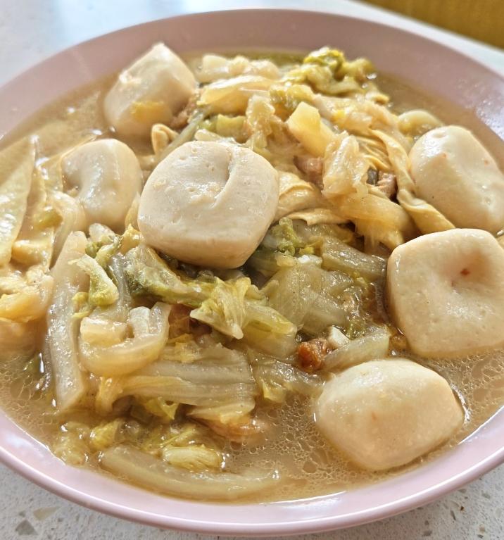 Braised Napa Cabbage with Fish Balls