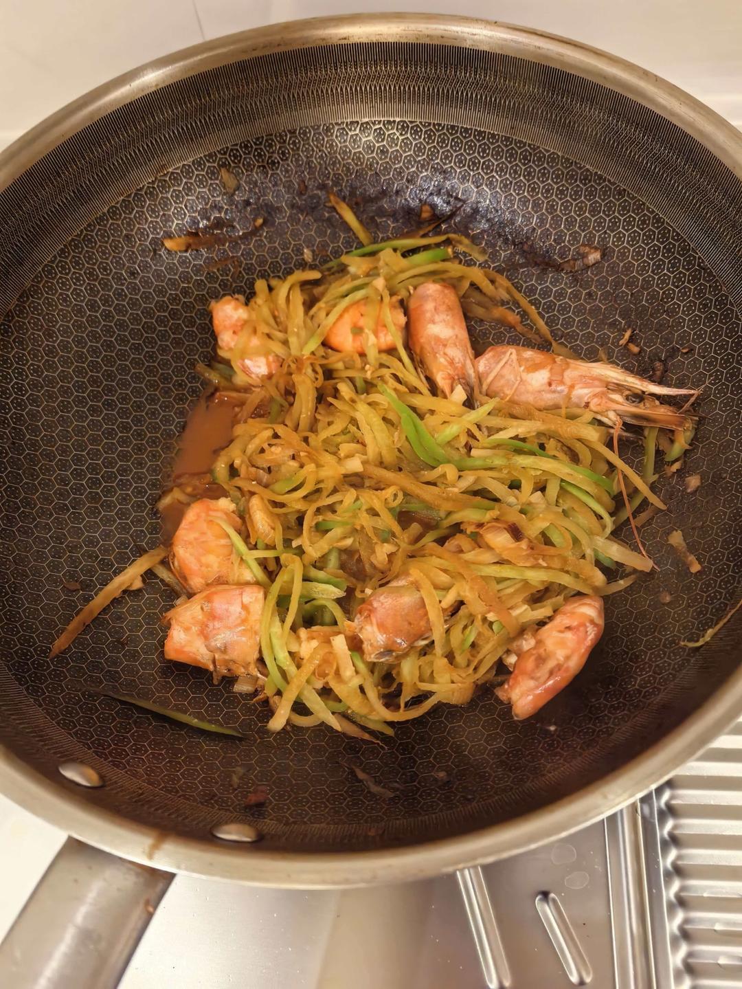 Jiaodong-Style Home-Cooked Stewed Radish with Shrimp